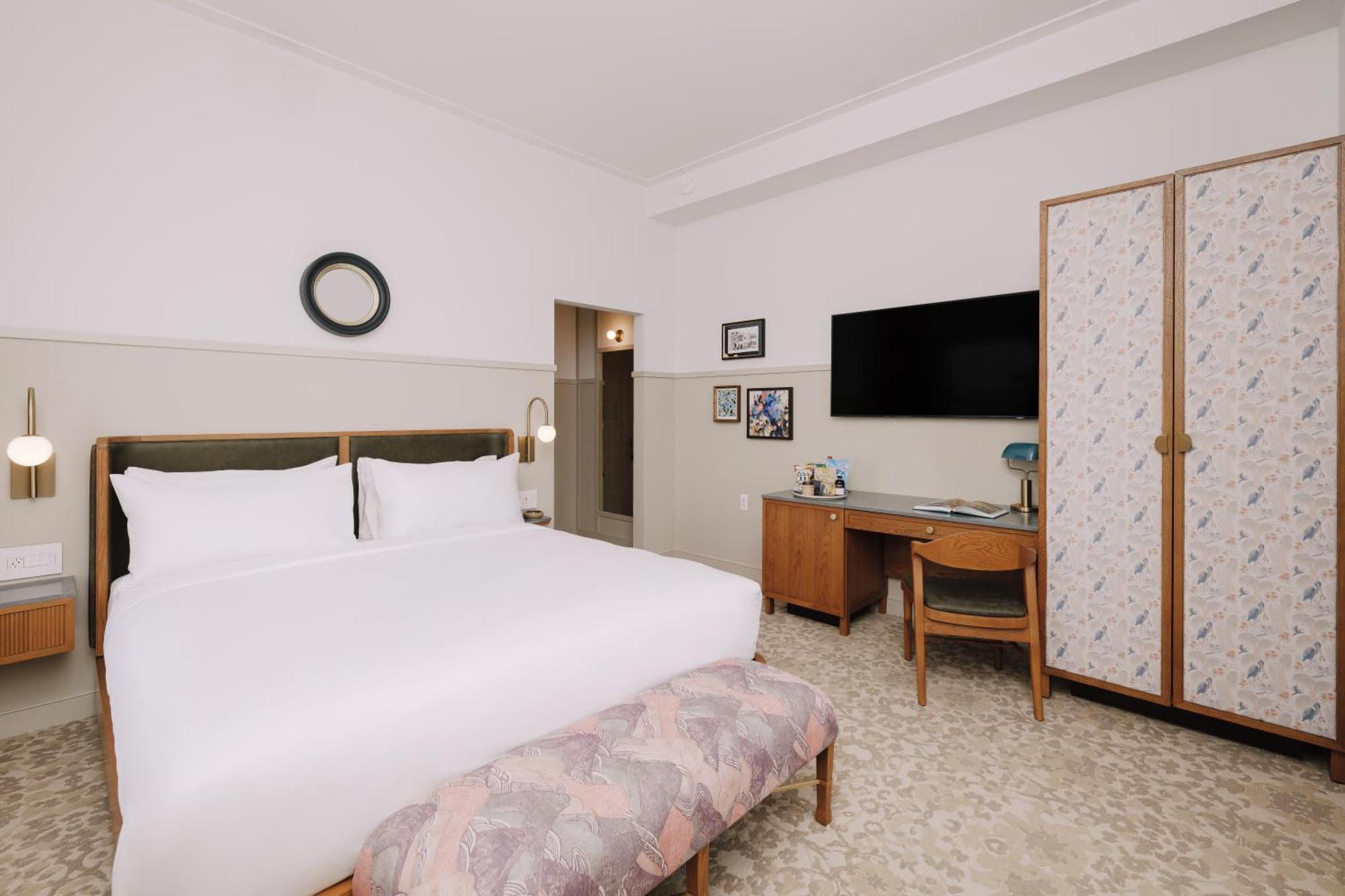 Heron Old Town Hotel 4*