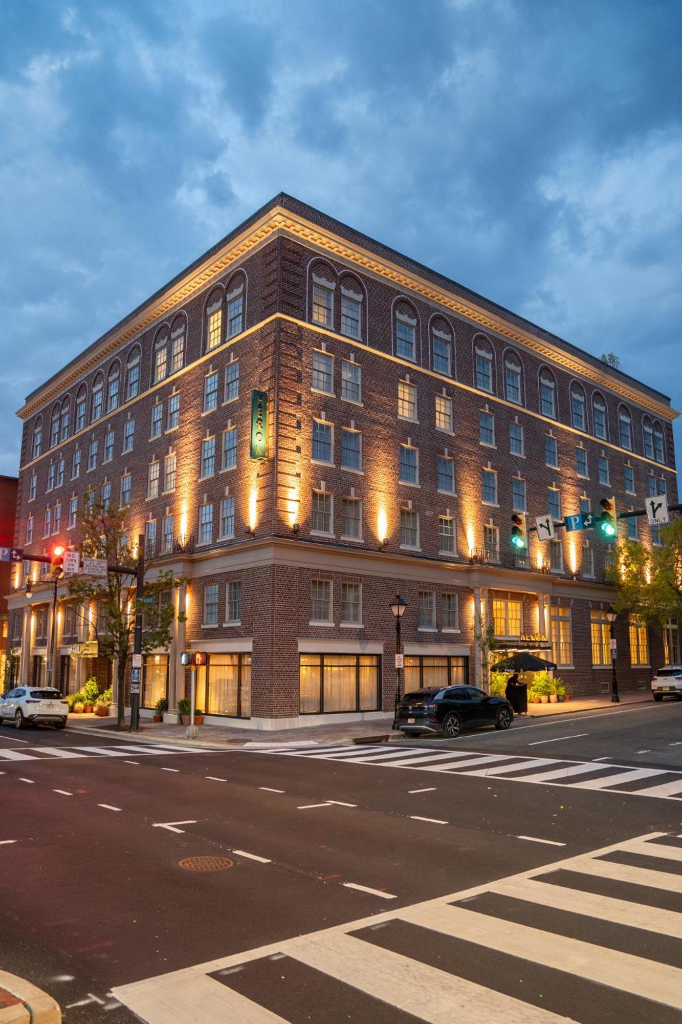 Heron Old Town Hotel 4*
